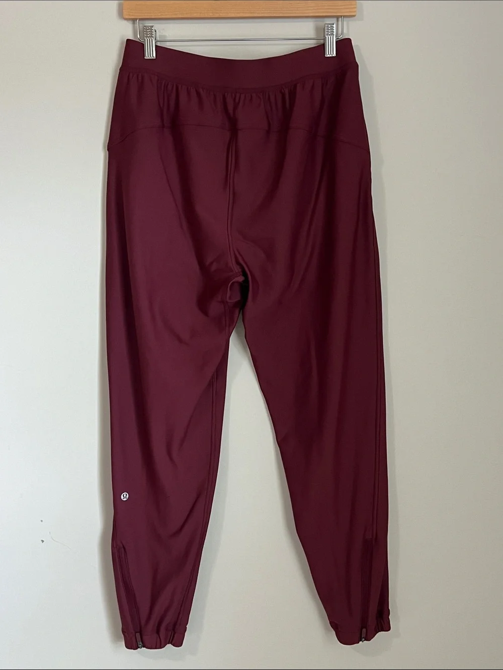 Lululemon Women's Joggers $138 Fleece Tech Lined Merlot Burgundy Size 8